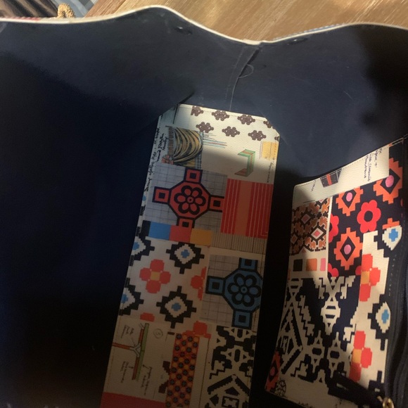 Tory Burch Limited Edition Kerrington Tote
Bag - Picture 15 of 16